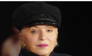 Pa majka mu može biti…. “MOJ DEČKO I JA” FOTOGRAFIJA MIRJANE KARANOVIĆ JE TADA DIGLA SVE NA NOGE: Pored nje je OVAJ MUŠKARAC, ko je on?