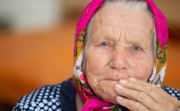 NANA JE SAMA OTHRANILA UNUKE ČISTEĆI ZGRADE: “Neki uspešni ljudi zarađuju mnogo, ne stižu deci da skuvaju ručak”