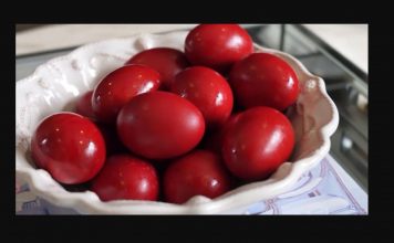 KAKO GRCI FARBAJU JAJA DA BUDU JARKO CRVENE BOJE: Nećete opeći prste, sve lako a rezultat čista magija…VIDEO…