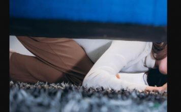 BESNA SVEKRVA ULETELA U SOBU I ZAVRIŠTALA: GDE JE?! Snaja krila ljubavnika ispod kreveta, odmah izbila tuča