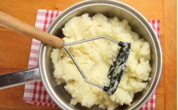 SVI ČESTO GREŠE NA ISTE NAČINE KOD PRIPREME PIRE KRUMPIRA: Postoji jedan bitan faktor za postizanje te idealne pahuljaste teksture.