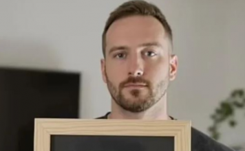 Sin je 3 dana posle smrti majke otvorio njenu fioku i pronašao pismo koje mu je promenilo sudbinu: Sledio se kad je pročitao poruku, ono što je usledilo šokira