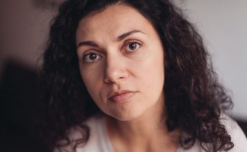 Jelenu je svekar strašno ponizio pred svim gostima: Bacio je ikonu u peć, a onda je ona uradila nešto što niko nije očekivao