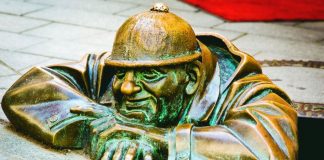 Nesrećno zaljubljeni čistač šahtova: U Bratislavi nalazi se Čumil, koji već skoro tri decenije fascinira turiste, a njegova ljubavna priča jako je zanimljiva