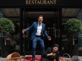 Gazda restorana je šutnuo bakinu korpu sa cvećem jer mu je smetala na ulazu: Sutradan je saznao da je ta baka tim cvećem hranila njegovo dete koje je on napustio.