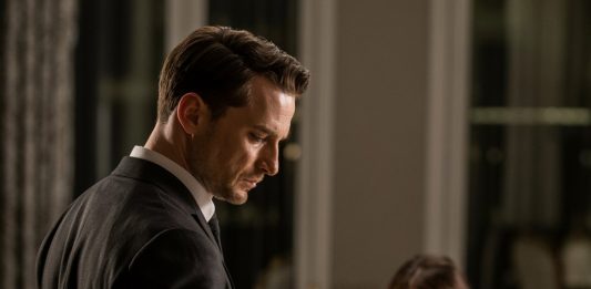 Zaljubila se u verenika svoje sestre bliznakinje: Nakon sestrine smrti, morala je da preuzme njen identitet, a on nije primetio razliku.