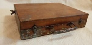 Otkrila je staru drvenu kutiju u unajmljenoj kući – ono što je pronašla unutra još uvijek izaziva u stručnjacima traganje za odgovorima