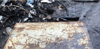 Ova je obitelj 30 godina ignorirala tešku kutiju – ono što su pronašli unutra ostavilo ih je bez teksta