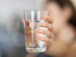 Pijte vodu sa malo ovog začina svako jutro i samo gledajte kako se salo brzo topi