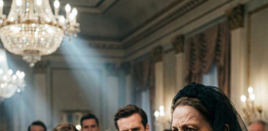 Svekrva je na svadbi zaplakala kad je videla mladu. Svi su mislili da su to suze radosnice, ali ona je iznenada prišla mikrofonu i pred 300 gostiju otkrila tajnu o mladoj koja je naterala mladoženju da istog trena napusti salu.