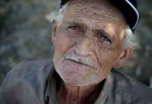 Zašto roditelji puni ljubavi često ostaju sami u starosti