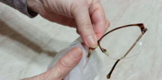 NIKAKO NE BACAJTE NAOČARE KADA IZGREBETE STAKLA: