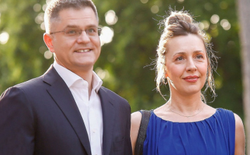 Ćerka Nataše i Vuka Jeremića je najslađa devojčica koju ste videli: Upoznajte Sofiju, roditelji su se 10 godina borili da je dobiju (FOTO)