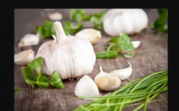 BELI LUK Na njega po verovanju NE SME NEČISTA SILA, a nauka kaže da ga često JEDEMO, evo i zašto…( FOTO)