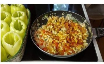 NAPUNILA SAM PAPRIKE S NEČIM ČEGA SE NIKAD NE BI SJETILI: Kada ih jednom probate na ovaj način, uvijek ćete ih ovako spremati – PREUKUSNE su