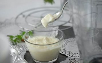 Domaći gusti dvostruki jogurt bolji je od kupovnog