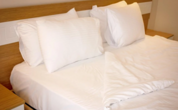 Čaroban rastvor od 3 sastojka koji ČISTI i najupornije fleke sa dušeka ili tepiha: Posle ovog domaćeg sredstva izgledaće kao NOVI