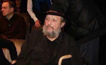 Oca 2 puta upoznao, brata poslao u sirotište, nije prežalio nerođenu decu: Na klupi je spavao dok je pohađao 2 fakulteta