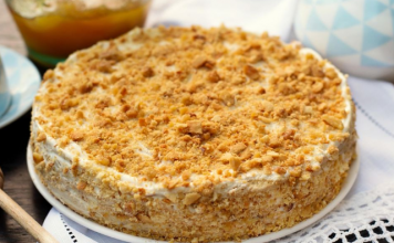 Naši stari su za Ilindan uzimali med radi napretka i sreće u kući: Recept za medovik tortu omiljenu rusku poslasticu