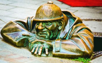 Nesrećno zaljubljeni čistač šahtova: U Bratislavi nalazi se Čumil, koji već skoro tri decenije fascinira turiste, a njegova ljubavna priča jako je zanimljiva