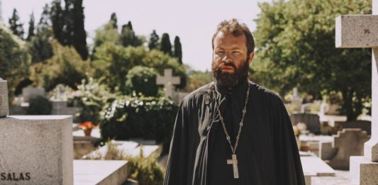 Ocu Vladimiru se selo divilo zbog idiličnog života sa Marinom i 6 dece: Ali je komšija video šta njegova supruga godinama radi i zgrozio se