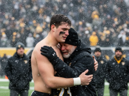 Otac je prodao svoj jedini zimski kaput da sinu kupi kopačke za finale: Sin je dao gol, a onda otrčao na tribine i uradio nešto što je rasplakalo ceo stadion.