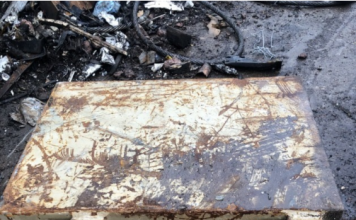 Ova je obitelj 30 godina ignorirala tešku kutiju – ono što su pronašli unutra ostavilo ih je bez teksta