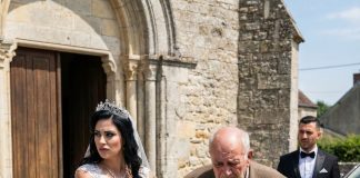 Mlada je zabranila ocu da je vodi do oltara jer je hrom i nosi jeftino odelo: ‘Sramotiš me, očuh će me voditi, on je gospodin!’. Kada je otac pognute glave krenuo ka izlazu, mladoženja je zaustavio ceremoniju i uradio nešto nezamislivo.