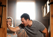 Prisilio sam suprugu da provede noć u skladištu samo zato što je odgovorila mojoj majci — Ali ono što sam vidio kada sam sljedećeg jutra otvorio vrata ostavilo me je smrznutog na mjestu