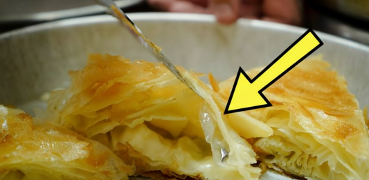 Kupio burek u pekari, pa pretrnuo kad je uzeo zalogaj: Svašta su ljudi nalazili u hrani, ali ovo NIKAD