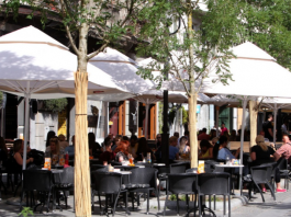 Gost zvao konobara da mu objasni grešku u računu i pita “Momak, šta si ti imao iz matematike”, a zbog njegovog odgovora je propao u zemlju