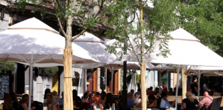 Gost zvao konobara da mu objasni grešku u računu i pita “Momak, šta si ti imao iz matematike”, a zbog njegovog odgovora je propao u zemlju