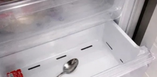 Komšinica mi je rekla zašto uvijek drži kašiku u zamrzivaču: Više joj se ne smijem i radim isto!