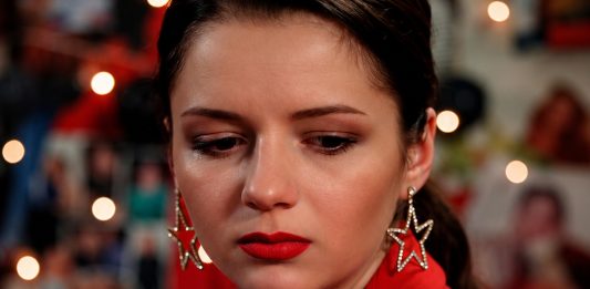 ŽENU MANIPULATORA PREPOZNAĆETE PO OVOME: Ponašanje koje ozbiljno ukazuje na POREMEĆAJ LIČNOSTI