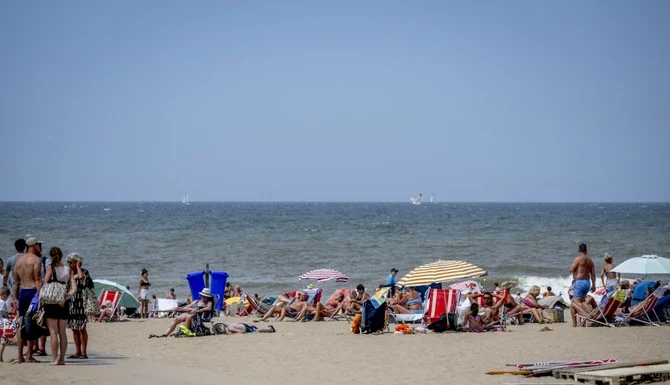 Srbi se zacenjuju od smeha zbog onoga što je ova žena OBULA NA PLAŽI: Kada je izašla iz plićaka, usledio je apsolutni ŠOK SEZONE – “Gospođa se ne postaje, gospođa se rađa”
