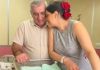 Nakon 20 godina čekanja, napokon su dobili blizance… ali kada je liječnik vidio znak na rukama beba, svi su se zaledili 😱💔👇