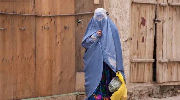 Darkov komšija oženio muslimanku zamotanu od glave do pete: Nikad je nismo ni videli ni čuli, a onda sam kroz prozor video prizor i zanemeo…