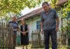 Tri dana zaredom jedna je vrana dolazila u isto dvorište i neprestano graktala pokraj starog poklopca kanalizacijskog šahta. Kad su ljudi napokon shvatili što im pokušava reći, ostali su bez riječi…