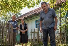 Tri dana zaredom jedna je vrana dolazila u isto dvorište i neprestano graktala pokraj starog poklopca kanalizacijskog šahta. Kad su ljudi napokon shvatili što im pokušava reći, ostali su bez riječi…
