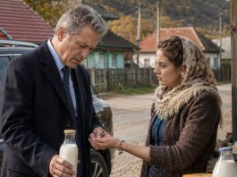 Kirurg je kupio bocu mlijeka od mlade djevojke sa sela. Sekundu kasnije, kad je ugledao njezinu ruku, ostao je bez riječi…