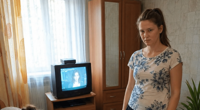 Buduća svekrva došla je u moj stan, ugasila televizor i objavila da je dnevna soba odsad njezina — moj zaručnik je šutio, a ja sam joj jednom rečenicom otkrila da sam već znala njihov pravi plan