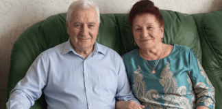 Moj otac je celog života uzimao celu platu moje majke. Jednog dana smo konačno saznali na šta je potrošio sav taj novac.