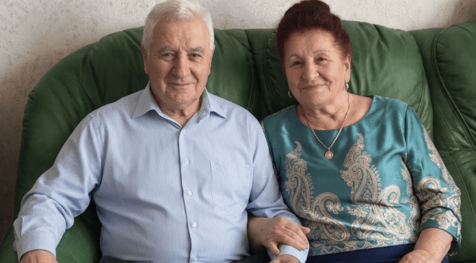 Moj otac je celog života uzimao celu platu moje majke. Jednog dana smo konačno saznali na šta je potrošio sav taj novac.