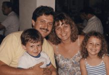 Moja supruga, sin i kći nikada se nisu vratili s putovanja. Četrdeset godina poslije pronašao sam poruku na kojoj je pisalo: „Ako ovo čitaš, došlo je vrijeme da doznaš ISTINU.“