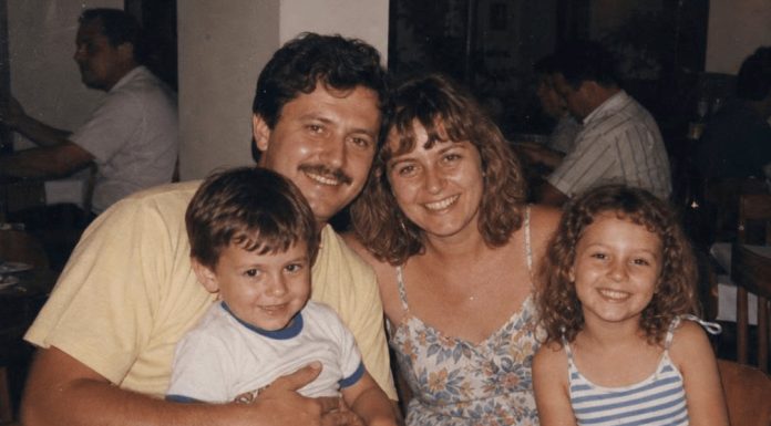 Moja supruga, sin i kći nikada se nisu vratili s putovanja. Četrdeset godina poslije pronašao sam poruku na kojoj je pisalo: „Ako ovo čitaš, došlo je vrijeme da doznaš ISTINU.“