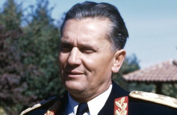 NIKAD VIĐENA SLIKA mladog Tita u zatvoru 1928. potpuno je ŠOKIRALA CEO BALKAN: OVAJ detalj na licu SVI KOMENTARIŠU – to što je Broz dobio po rođenju drugi DEBELO PLAĆAJU