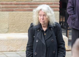 Komšije Eve Ras digle uzbunu: „Zabrinuti smo za nju, niko nije očekivao da će ovako izgledati njen život“ Prosi na ulici, ne brine o sebi više, uužas