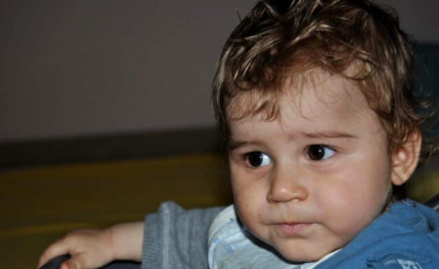 AUTIZAM SE NE POJAVLJUJE PREKO NOĆI: Ovi sitni signali u ponašanju djeteta prvi su alarm
