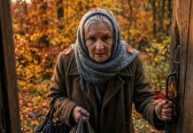 U dva sata ujutro otvorila sam vrata nepoznatoj starijoj ženi s štakom i ogromnom torbom, iako sam bila sama u kući s četvoro djece – a ujutro me čekao pravi užas 😢😨