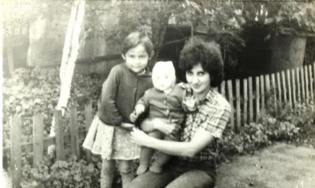 ZAŠTO NE TREBA DRŽATI FOTOGRAFIJE UMRLIH LJUDI U KUĆI: Razlog će vas zapanjiti!